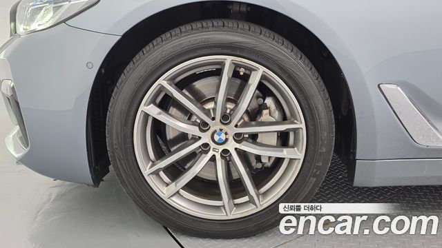 BMW 5-Series 2018 — photo 5