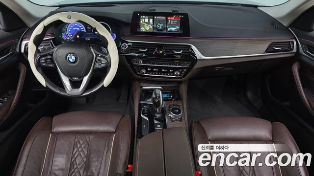 BMW 5-Series 2018 — photo 10