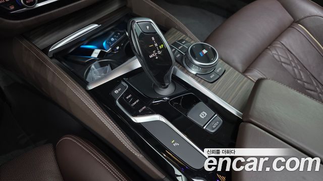 BMW 5-Series 2018 — photo 12