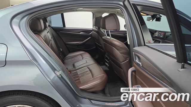 BMW 5-Series 2018 — photo 18