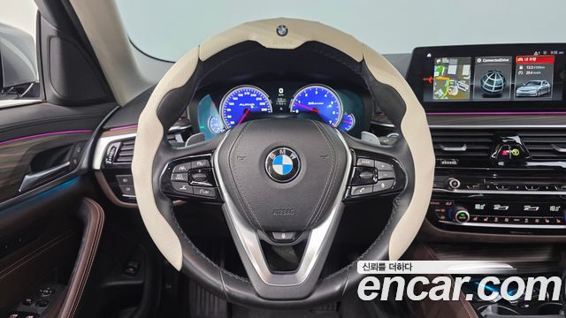 BMW 5-Series 2018 — photo 20