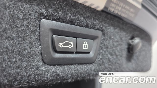 BMW 5-Series 2018 — photo 23