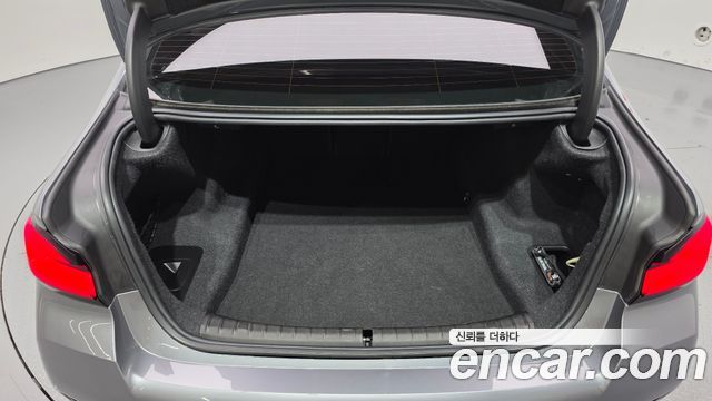 BMW 5-Series 2018 — photo 24