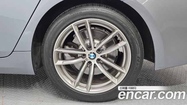 BMW 5-Series 2018 — photo 7