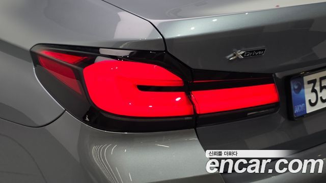 BMW 5-Series 2018 — photo 9