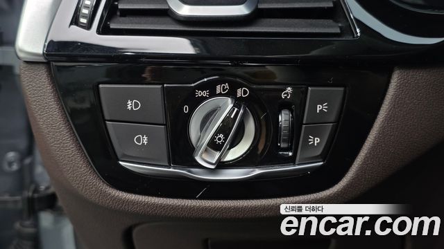 BMW 5-Series 2018 — photo 28