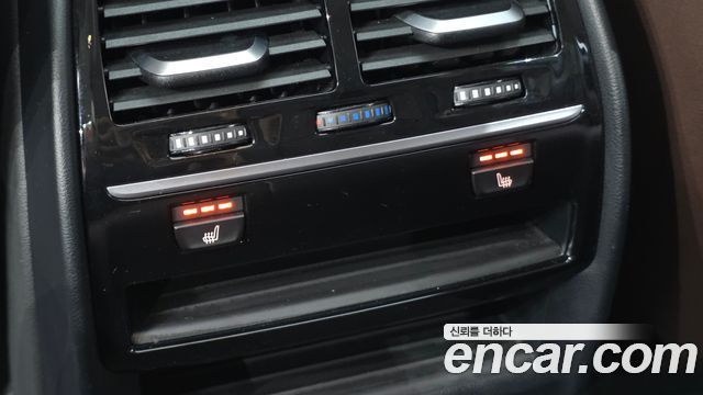BMW 5-Series 2018 — photo 31