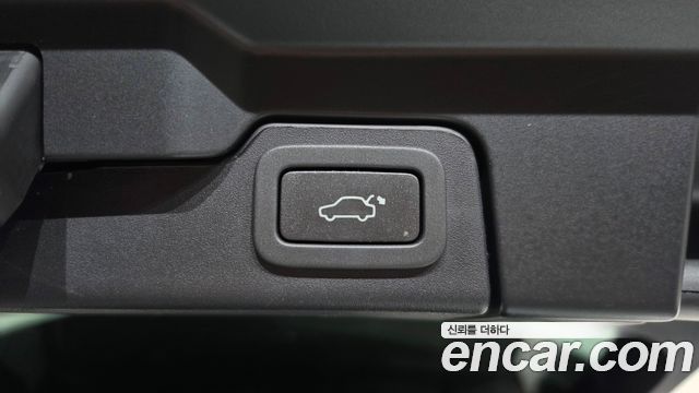 Land Rover Range Rover Evoque 2019 — photo 24