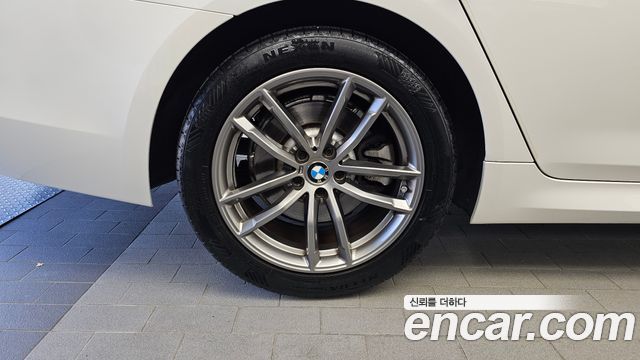 BMW 5-Series 2018 — photo 5