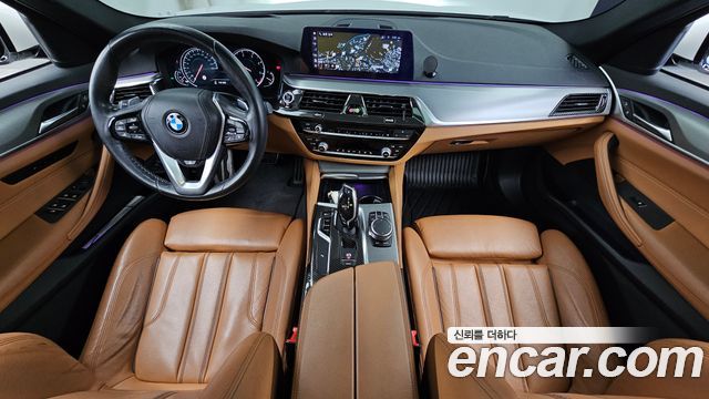 BMW 5-Series 2018 — photo 10