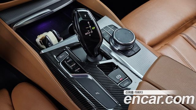 BMW 5-Series 2018 — photo 12