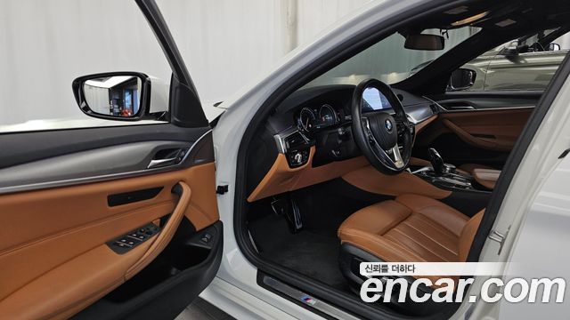 BMW 5-Series 2018 — photo 13