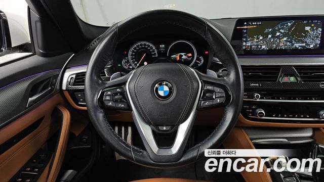 BMW 5-Series 2018 — photo 19