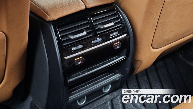 BMW 5-Series 2018 — photo 24