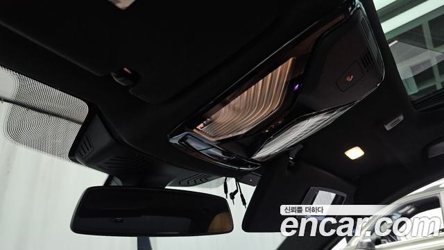 BMW 5-Series 2018 — photo 26