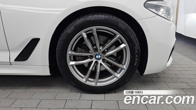 BMW 5-Series 2018 — photo 7