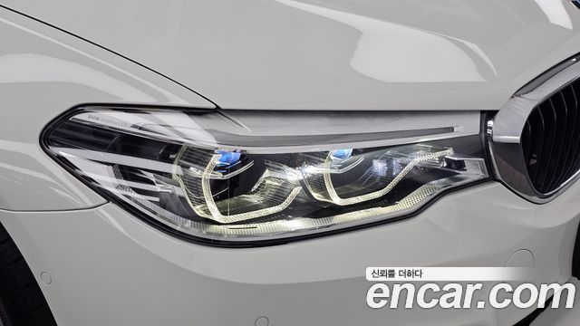 BMW 5-Series 2018 — photo 8