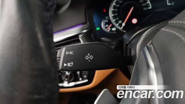 BMW 5-Series 2018 — photo 29
