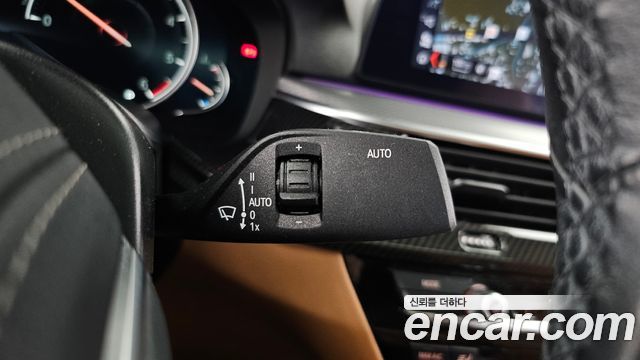BMW 5-Series 2018 — photo 30