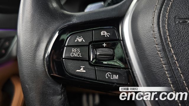 BMW 5-Series 2018 — photo 33