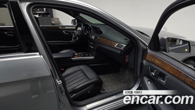 Mercedes-Benz E-Class 2015 — photo 17