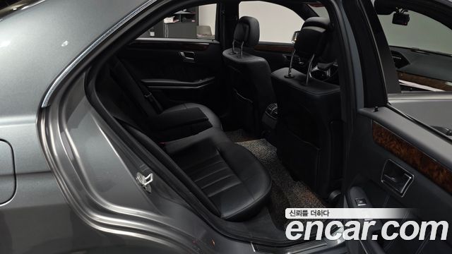 Mercedes-Benz E-Class 2015 — photo 18