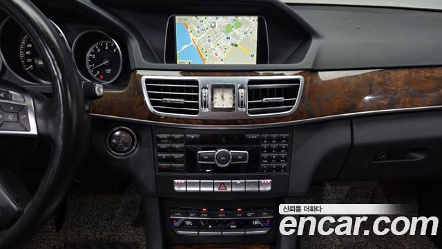 Mercedes-Benz E-Class 2015 — photo 20