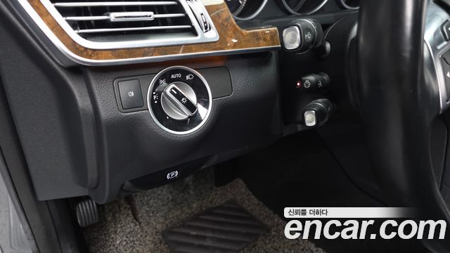 Mercedes-Benz E-Class 2015 — photo 24