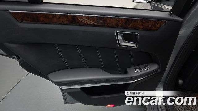 Mercedes-Benz E-Class 2015 — photo 15