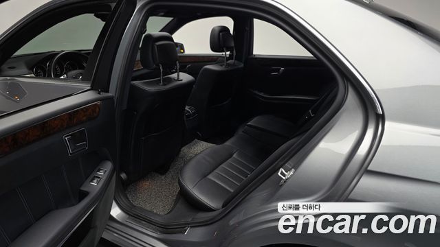 Mercedes-Benz E-Class 2015 — photo 16