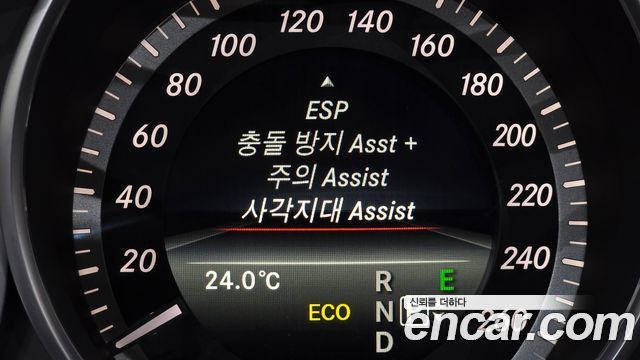 Mercedes-Benz E-Class 2015 — photo 27