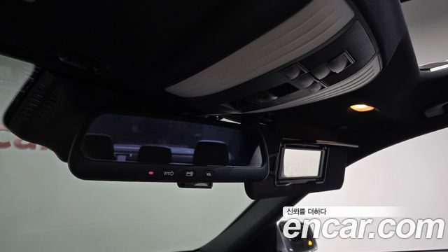Mercedes-Benz E-Class 2015 — photo 31