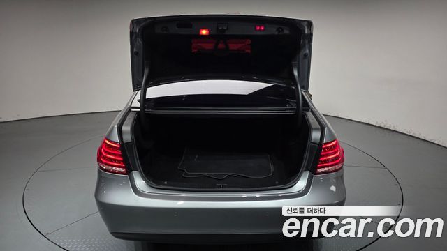 Mercedes-Benz E-Class 2015 — photo 34