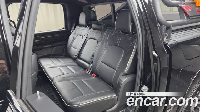 Dodge Ram Pick Up 2021 — photo 18