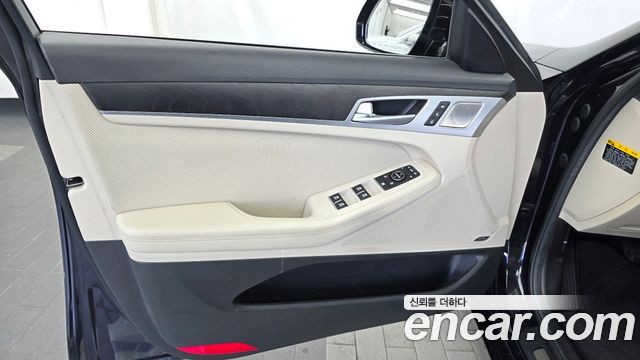 Genesis G80 2017 — photo 14