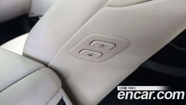 Genesis G80 2017 — photo 28