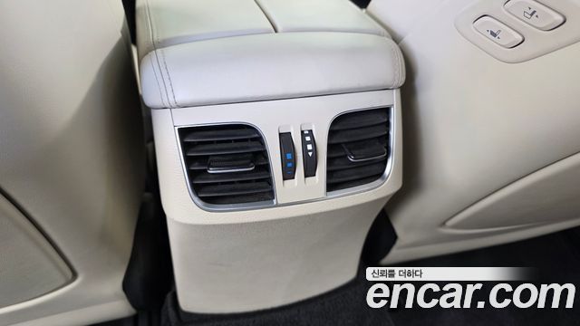 Genesis G80 2017 — photo 32