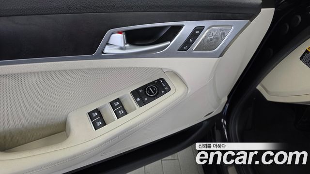 Genesis G80 2017 — photo 35