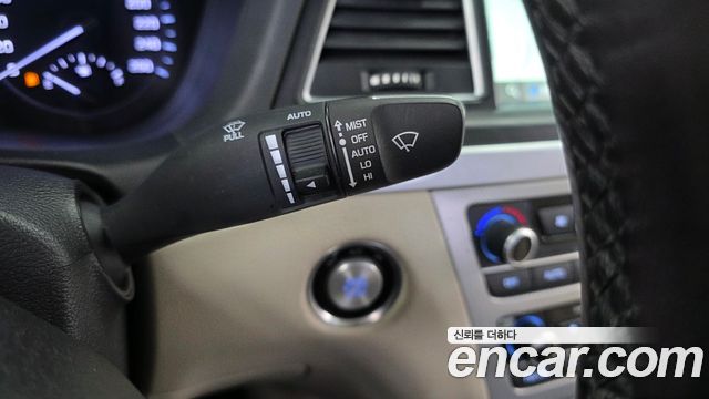 Genesis G80 2017 — photo 36