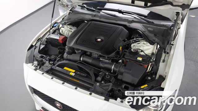 Jaguar XE 2016 — photo 6
