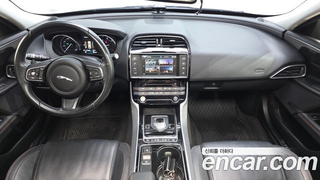 Jaguar XE 2016 — photo 7
