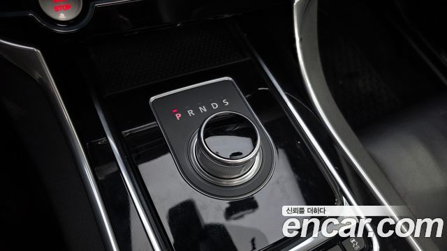 Jaguar XE 2016 — photo 9