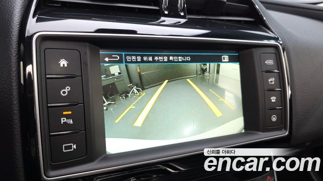 Jaguar XE 2016 — photo 15