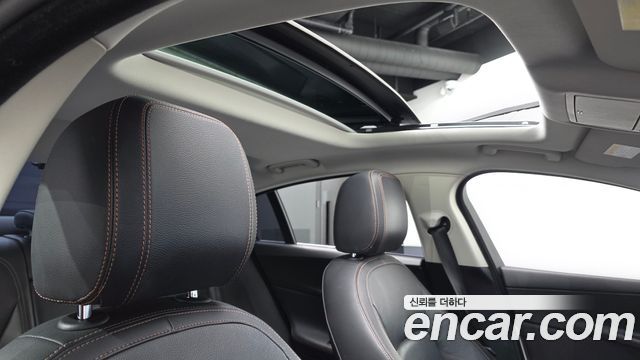 Jaguar XE 2016 — photo 18