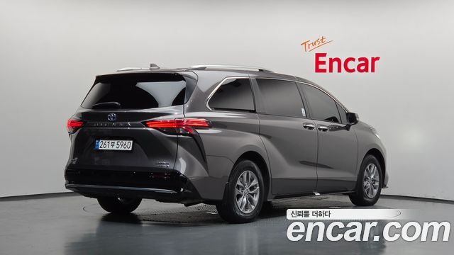 Toyota Sienna 2024 — photo 2
