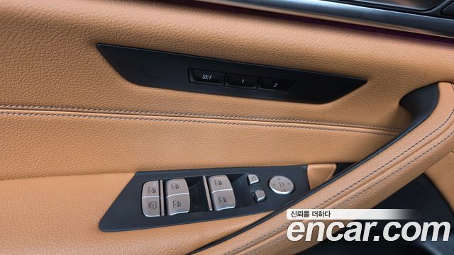 BMW 5-Series 2023 — photo 17
