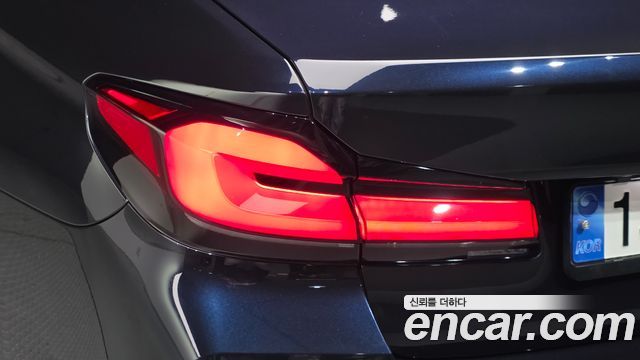 BMW 5-Series 2023 — photo 9