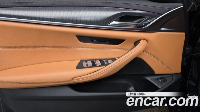 BMW 5-Series 2023 — photo 14