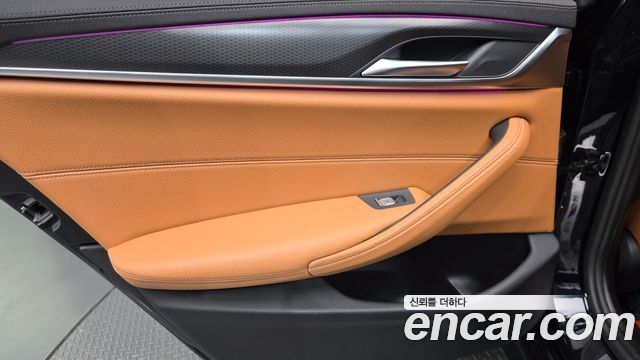 BMW 5-Series 2023 — photo 15