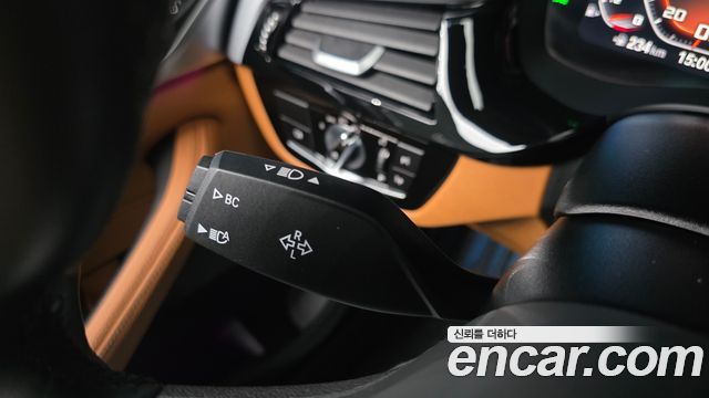 BMW 5-Series 2023 — photo 32